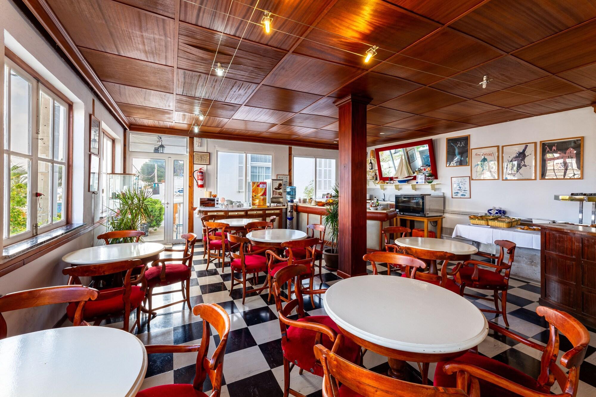 Hostal Residencia San Francisco Portocolom  Luaran gambar